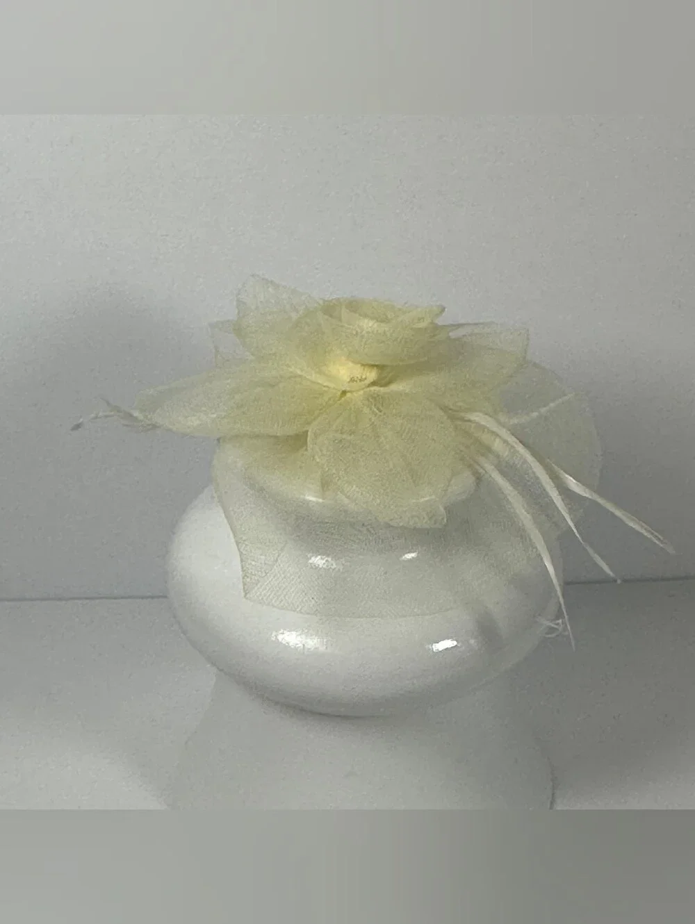 Elegant Cream Mesh Floral Fascinator